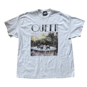 NEW Reclaimed Vintage Unisex Queen Licensed T-shirt in white Size XL